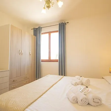 6 Posti Letto Con Piscina E Parcheggio Vicino Al Mare