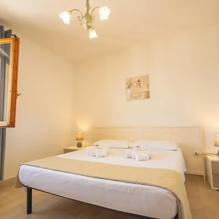 6 Posti Letto Con Piscina E Parcheggio Vicino Al Mare Daire *